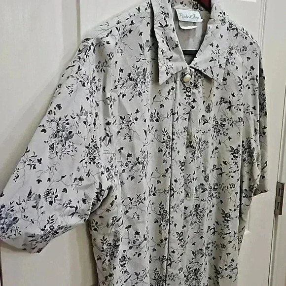 Pride and Joy, button up blouse, gray with navy flower pattern. Size 12. - Picture 5 of 7